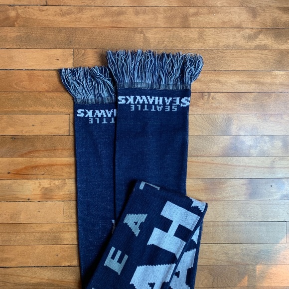 Seattle Seahawks scarf- excellent! - Picture 3 of 4